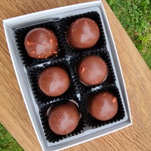 Jurassic salted caramel in milk chocolate (6)